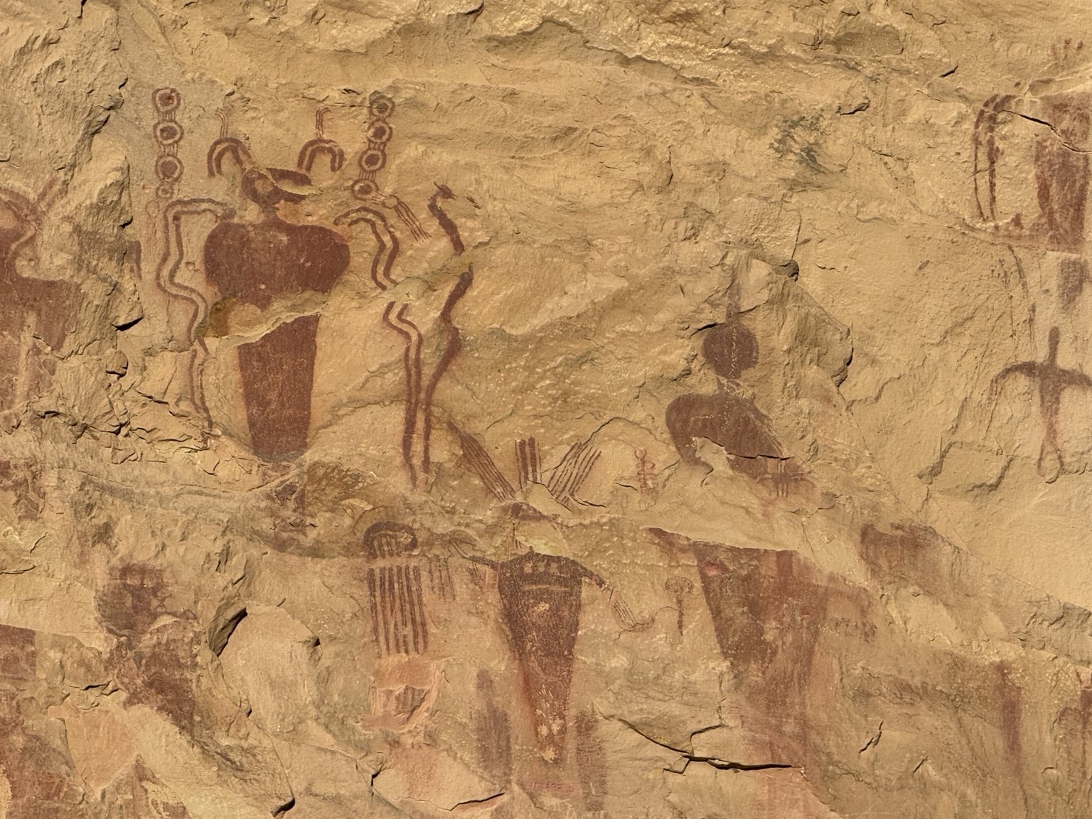 Painted anthropomorphic figures at Sego Canyon