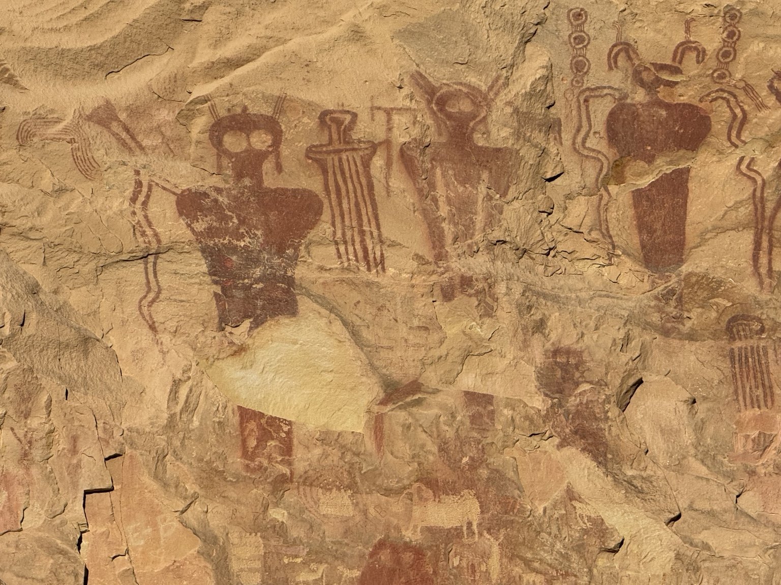 Detailed painted figures and surrounding rock art